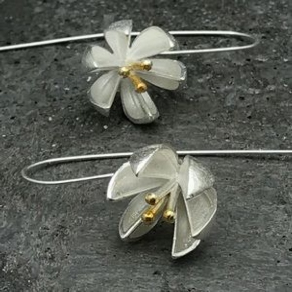 Long sterling silver flower earrings - Picture 4 of 7